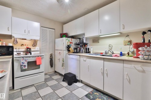 127 2204 118 Street, Edmonton, AB - Indoor Photo Showing Kitchen