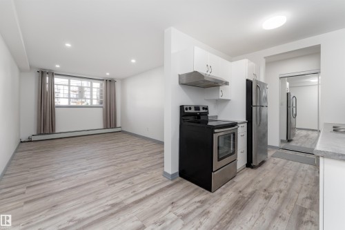 4B 13230 Fort Road, Edmonton, AB - Indoor Photo Showing Kitchen