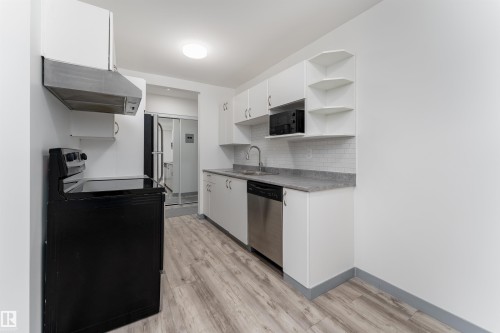 4B 13230 Fort Road, Edmonton, AB - Indoor Photo Showing Kitchen