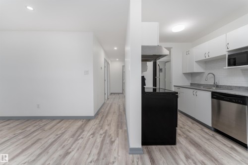 4B 13230 Fort Road, Edmonton, AB - Indoor Photo Showing Kitchen