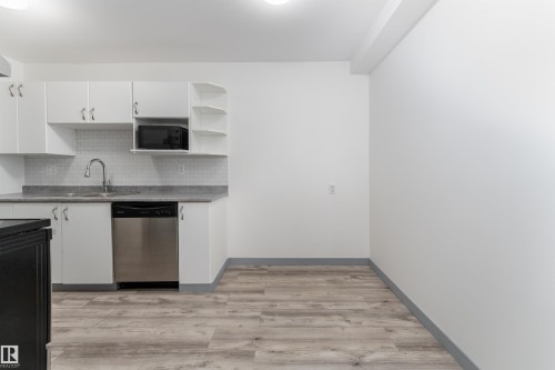 4B 13230 Fort Road, Edmonton, AB - Indoor Photo Showing Kitchen