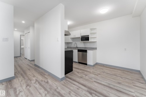 4B 13230 Fort Road, Edmonton, AB - Indoor Photo Showing Kitchen