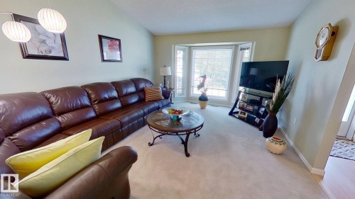 12 13217 155 Avenue, Edmonton, AB - Indoor Photo Showing Living Room