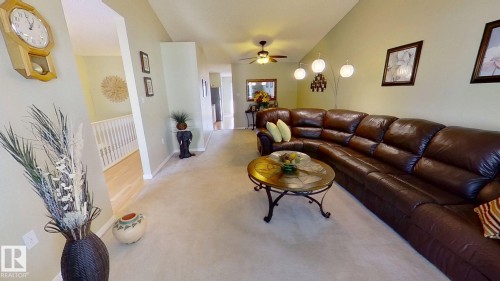 12 13217 155 Avenue, Edmonton, AB - Indoor Photo Showing Living Room