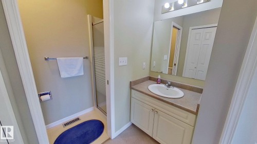 12 13217 155 Avenue, Edmonton, AB - Indoor Photo Showing Bathroom