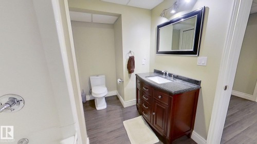 12 13217 155 Avenue, Edmonton, AB - Indoor Photo Showing Bathroom
