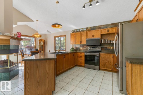 11735 10 Avenue Nw, Edmonton, AB - Indoor Photo Showing Kitchen