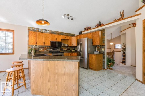 11735 10 Avenue Nw, Edmonton, AB - Indoor Photo Showing Kitchen