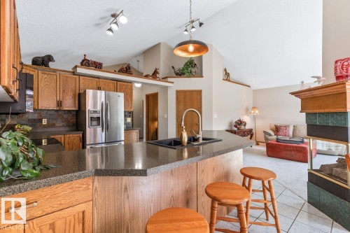 11735 10 Avenue Nw, Edmonton, AB - Indoor Photo Showing Kitchen