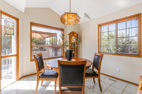 11735 10 Avenue Nw, Edmonton, AB - Indoor Photo Showing Dining Room