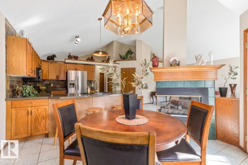11735 10 Avenue Nw, Edmonton, AB - Indoor Photo Showing Dining Room