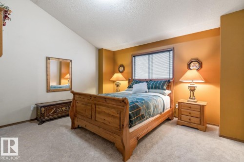 11735 10 Avenue Nw, Edmonton, AB - Indoor Photo Showing Bedroom