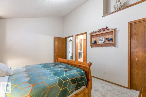 11735 10 Avenue Nw, Edmonton, AB - Indoor Photo Showing Bedroom