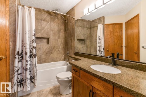 11735 10 Avenue Nw, Edmonton, AB - Indoor Photo Showing Bathroom