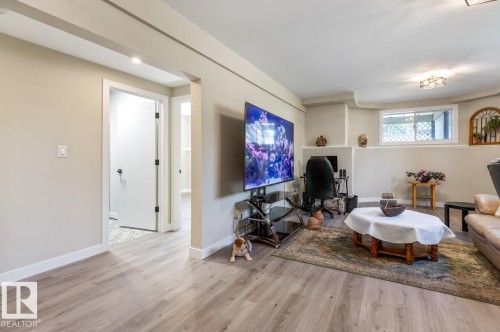 11735 10 Avenue Nw, Edmonton, AB - Indoor