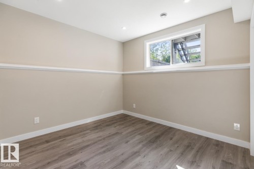 11735 10 Avenue Nw, Edmonton, AB - Indoor Photo Showing Other Room
