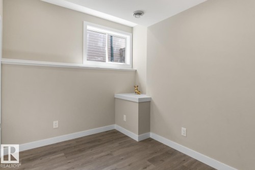 11735 10 Avenue Nw, Edmonton, AB - Indoor Photo Showing Other Room