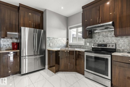 1507 Adamson View Sw, Edmonton, AB - Indoor Photo Showing Kitchen