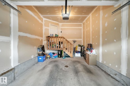 1524 Graydon Hill, Edmonton, AB - Indoor Photo Showing Garage