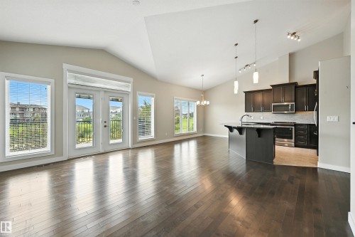 14 3090 Cameron Heights Way, Edmonton, AB - Indoor Photo Showing Kitchen