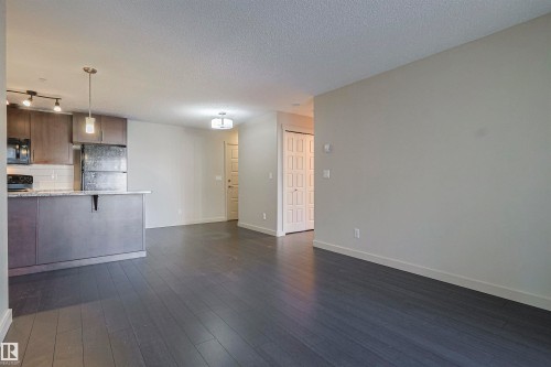 230 6076 Schonsee Way Nw, Edmonton, AB - Indoor Photo Showing Kitchen