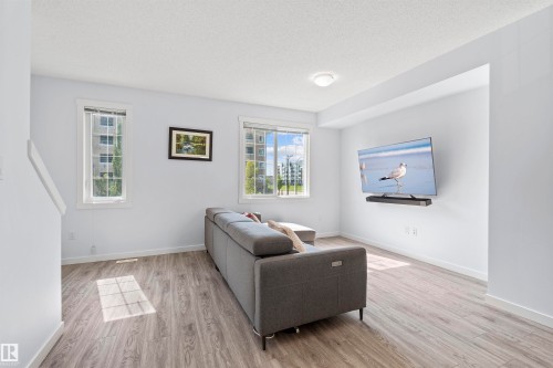 753 Allard Boulevard, Edmonton, AB - Indoor Photo Showing Living Room