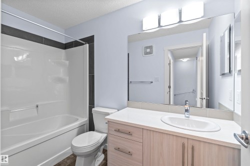 753 Allard Boulevard, Edmonton, AB - Indoor Photo Showing Bathroom