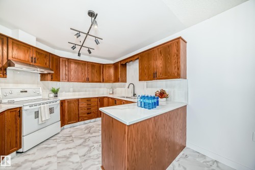 15571 59A Street, Edmonton, AB - Indoor Photo Showing Kitchen