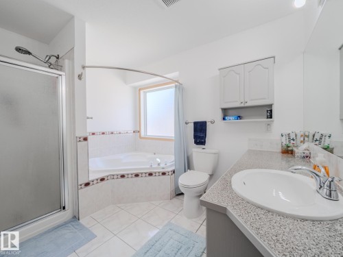 7824 165 Avenue, Edmonton, AB - Indoor Photo Showing Bathroom
