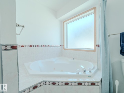 7824 165 Avenue, Edmonton, AB - Indoor Photo Showing Bathroom