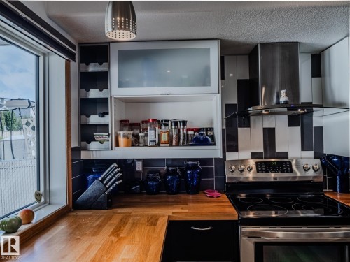 7824 165 Avenue, Edmonton, AB - Indoor Photo Showing Kitchen