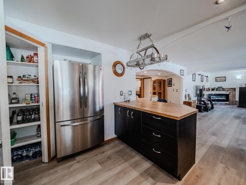 7824 165 Avenue, Edmonton, AB - Indoor Photo Showing Other Room