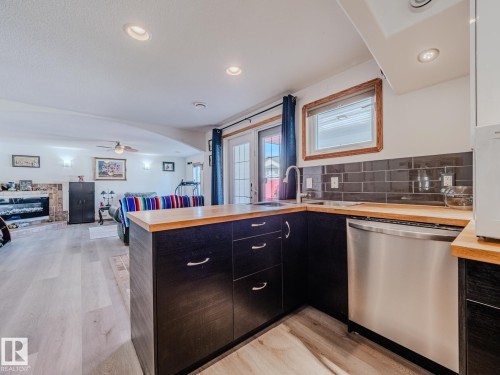 7824 165 Avenue, Edmonton, AB - Indoor Photo Showing Kitchen