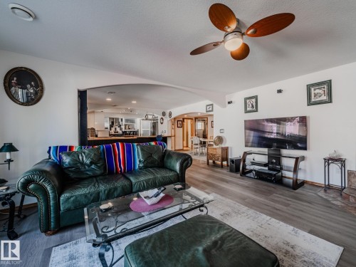 7824 165 Avenue, Edmonton, AB - Indoor Photo Showing Living Room