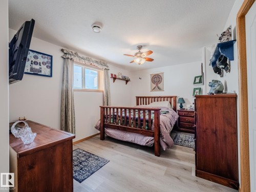 7824 165 Avenue, Edmonton, AB - Indoor Photo Showing Bedroom