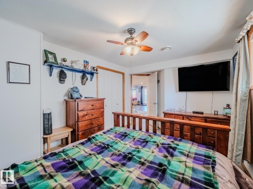 7824 165 Avenue, Edmonton, AB - Indoor Photo Showing Bedroom
