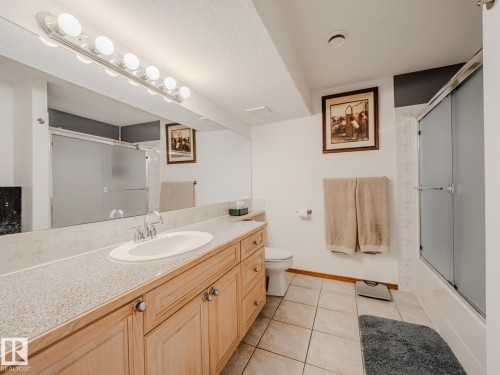 7824 165 Avenue, Edmonton, AB - Indoor Photo Showing Bathroom