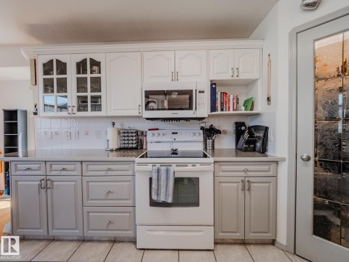 7824 165 Avenue, Edmonton, AB - Indoor Photo Showing Kitchen