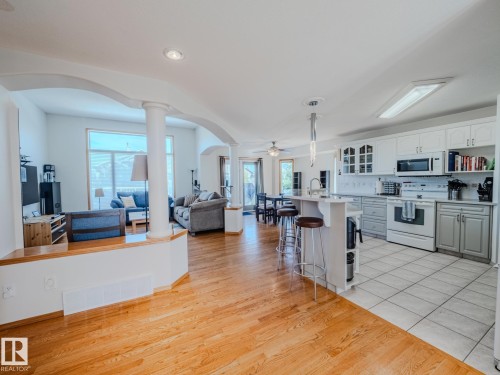 7824 165 Avenue, Edmonton, AB - Indoor Photo Showing Kitchen