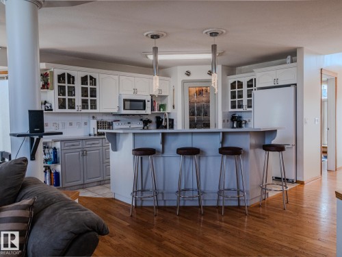 7824 165 Avenue, Edmonton, AB - Indoor Photo Showing Kitchen