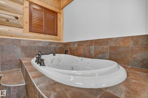 16 52111 Rge Road 25, Rural Parkland County, AB - Indoor Photo Showing Bathroom