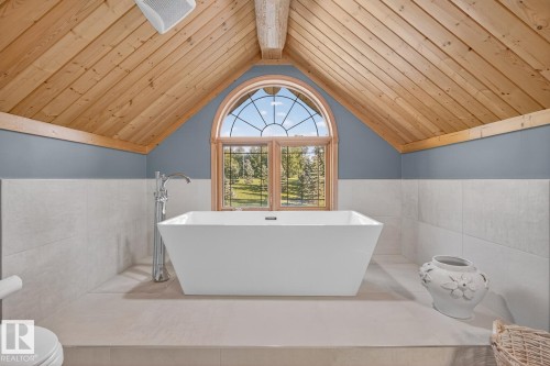 16 52111 Rge Road 25, Rural Parkland County, AB - Indoor Photo Showing Bathroom