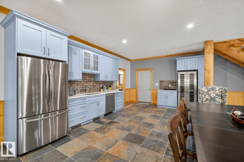 16 52111 Rge Road 25, Rural Parkland County, AB - Indoor Photo Showing Kitchen