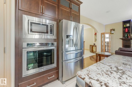 1238 Secord Landing Landing, Edmonton, AB - Indoor Photo Showing Kitchen
