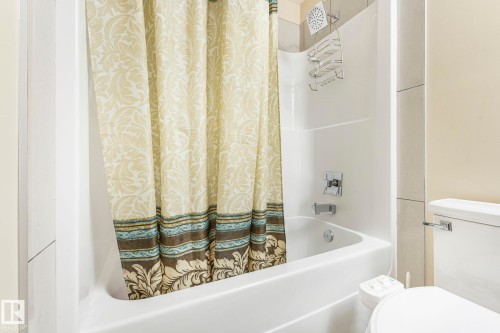 1238 Secord Landing Landing, Edmonton, AB - Indoor Photo Showing Bathroom