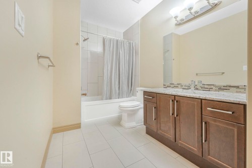 1238 Secord Landing Landing, Edmonton, AB - Indoor Photo Showing Bathroom