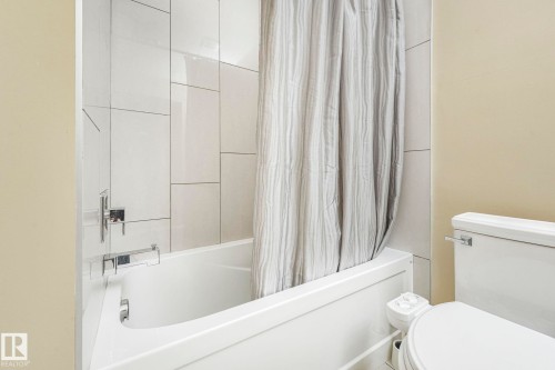 1238 Secord Landing Landing, Edmonton, AB - Indoor Photo Showing Bathroom