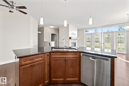 63 18343 Lessard Road, Edmonton, AB - Indoor Photo Showing Kitchen