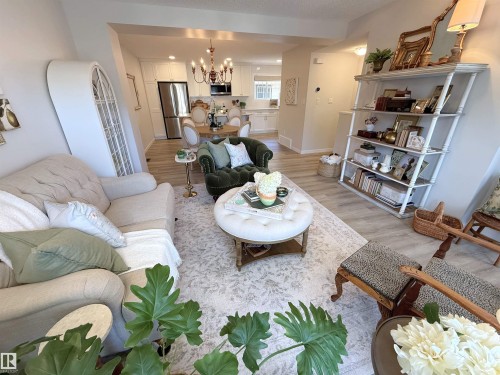 95 50 Mclaughlin Drive, Spruce Grove, AB - Indoor Photo Showing Living Room
