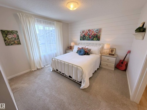 95 50 Mclaughlin Drive, Spruce Grove, AB - Indoor Photo Showing Bedroom